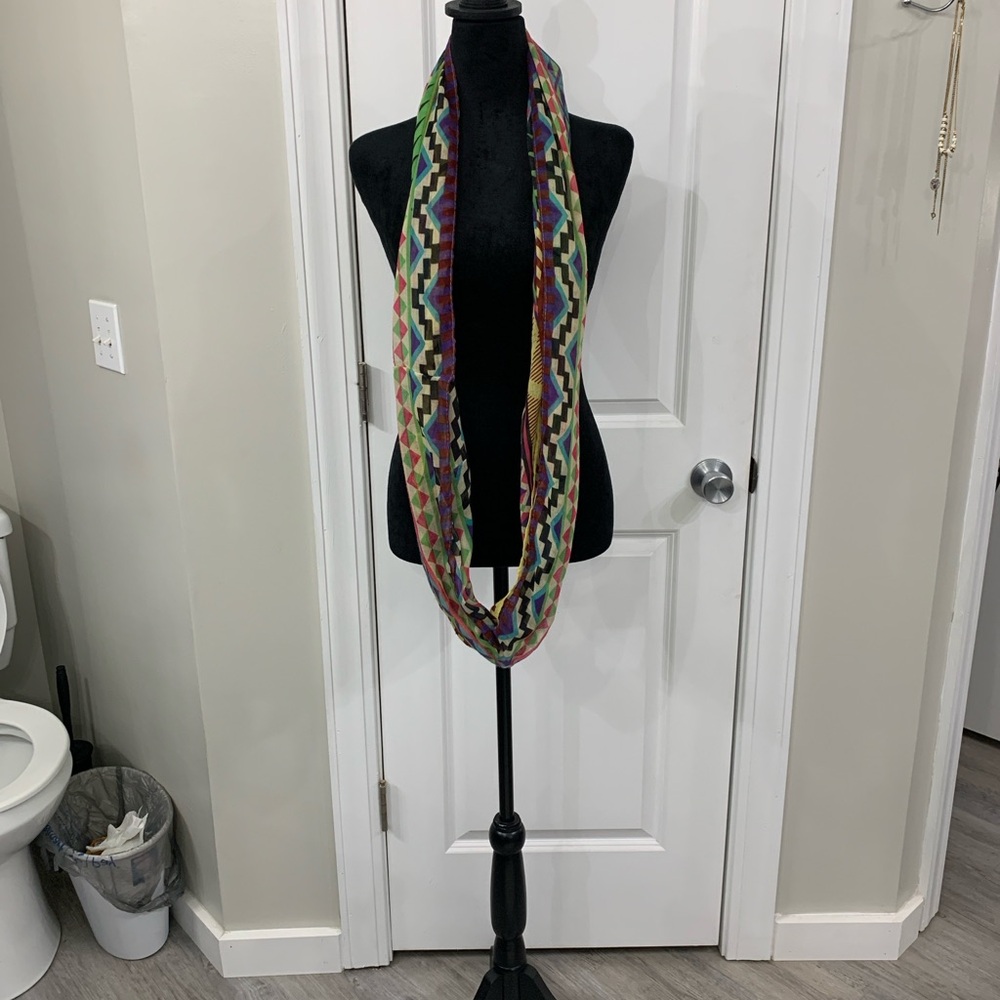 Colorful Geometric Pattern Scarf - Picture 2 of 7